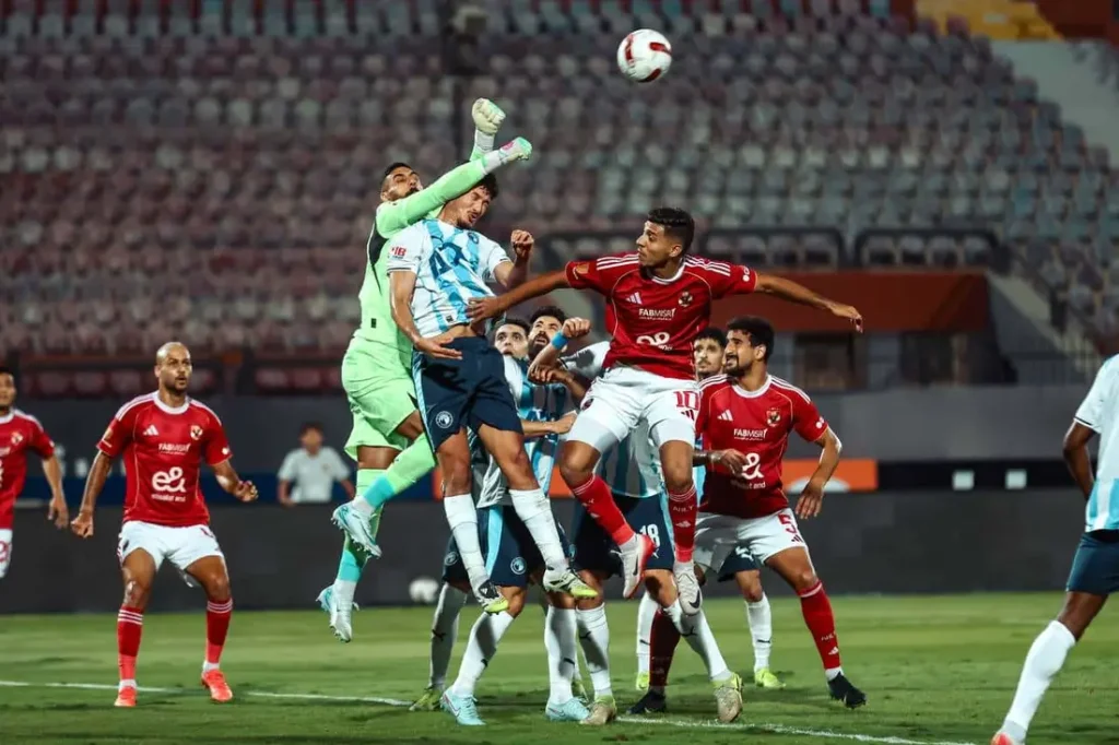 قمة المارد الأحمر وبيراميدز: صراع العمالقة على عرش الدوري المصري